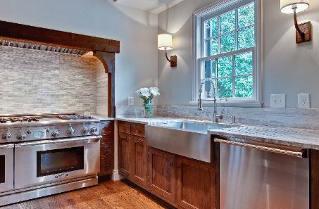 Six burner Thermador with grill, Travetine countertops